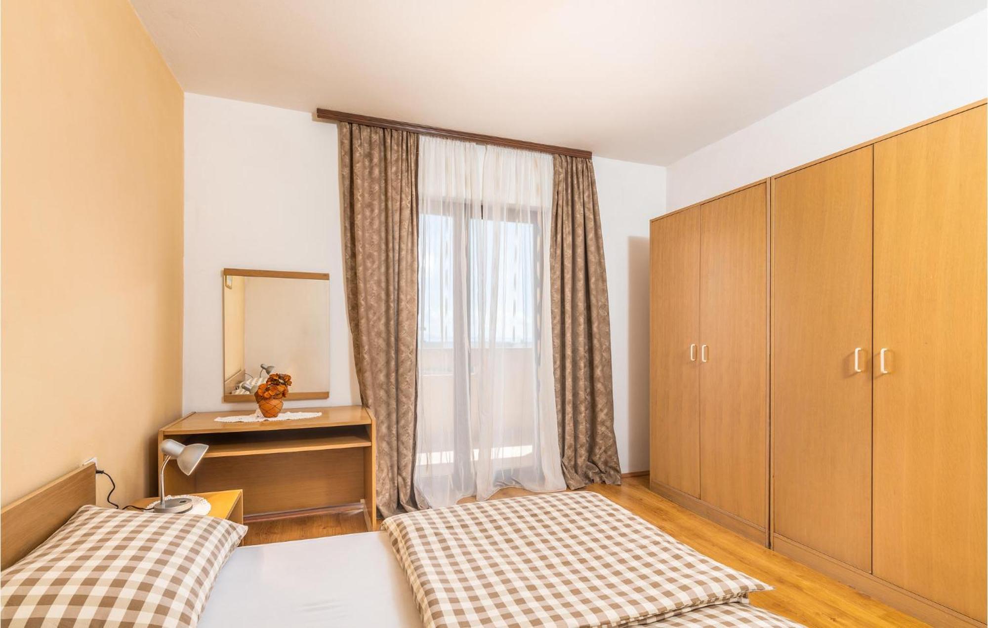 Gorgeous Apartment In Krk With Wifi 크르크 외부 사진